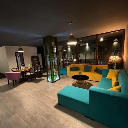 Βίλα Hugo's House